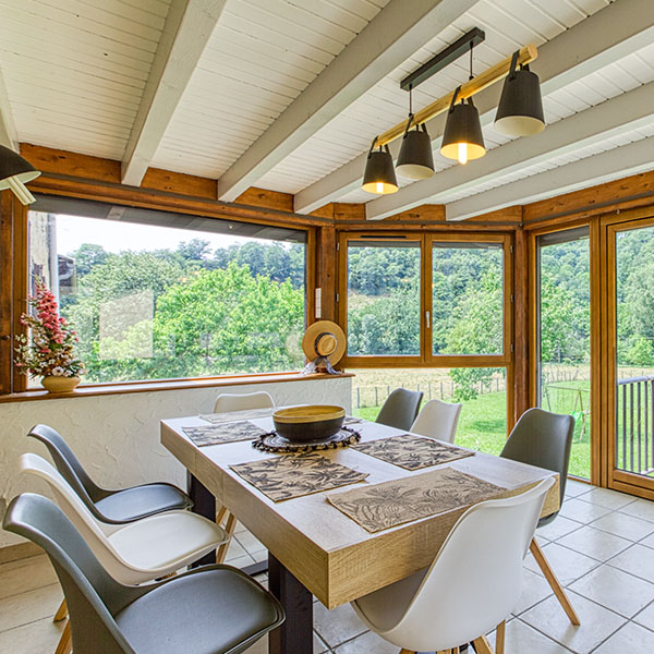 gite lestrebaldie aveyron salle_a_manger veranda