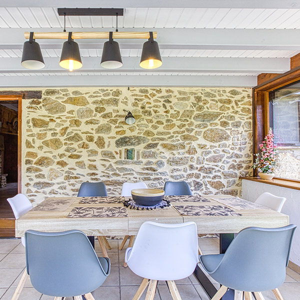 gite lestrebaldie aveyron salle_a_manger veranda