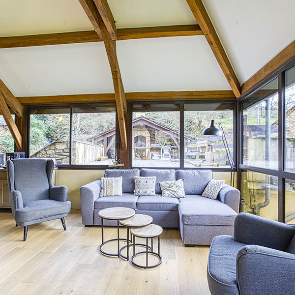 gite lestrebaldie aveyron salon veranda