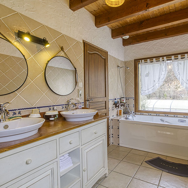 gite lestrebaldie aveyron salle de bain